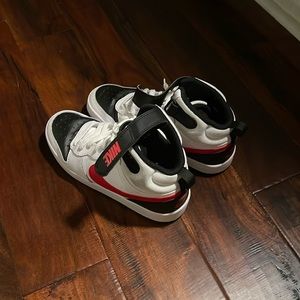 Brand Is Nike And used For 5 Days.Warning! These Shoes Get Creased Easily!